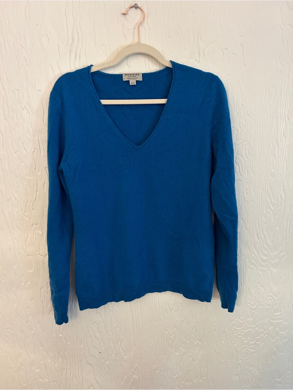 REPEAT 100% Cashmere V-neck Sweater Blue Size Large Luxury Soft Cozy Staple
